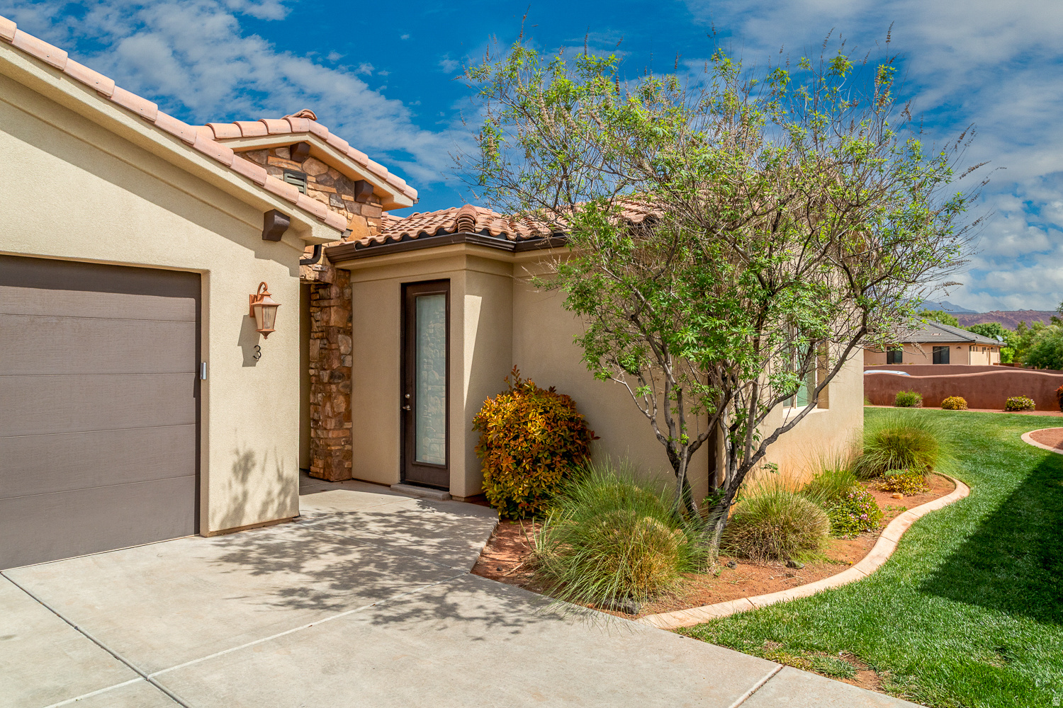 PARADISE VILLAGE - Residential