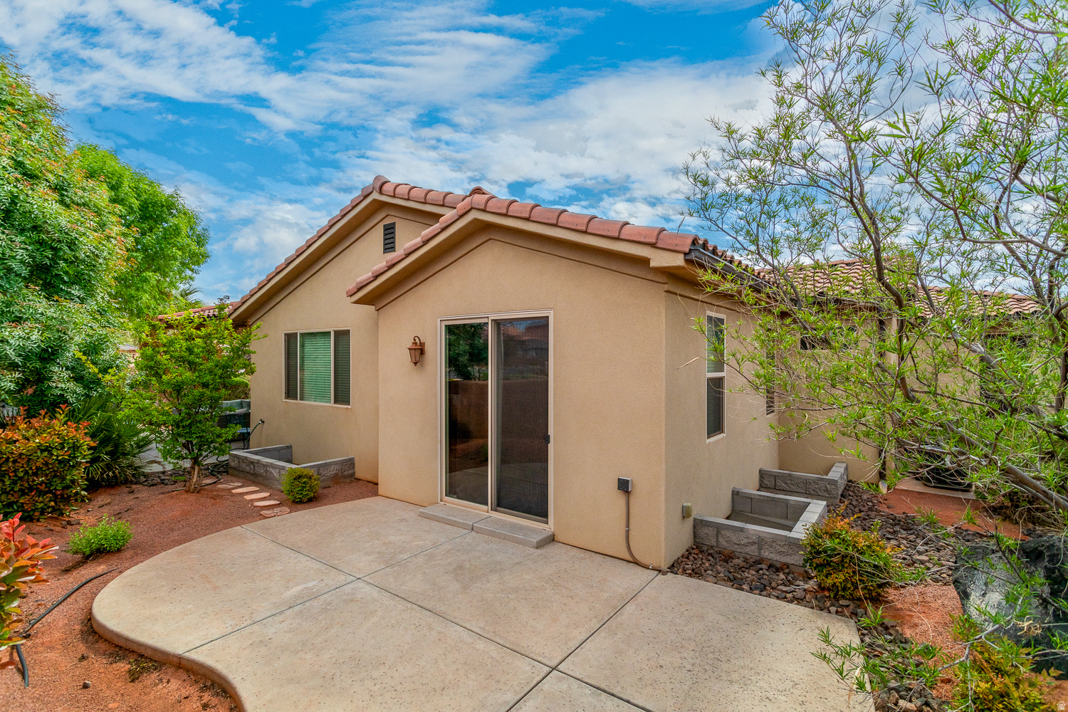 PARADISE VILLAGE - Residential