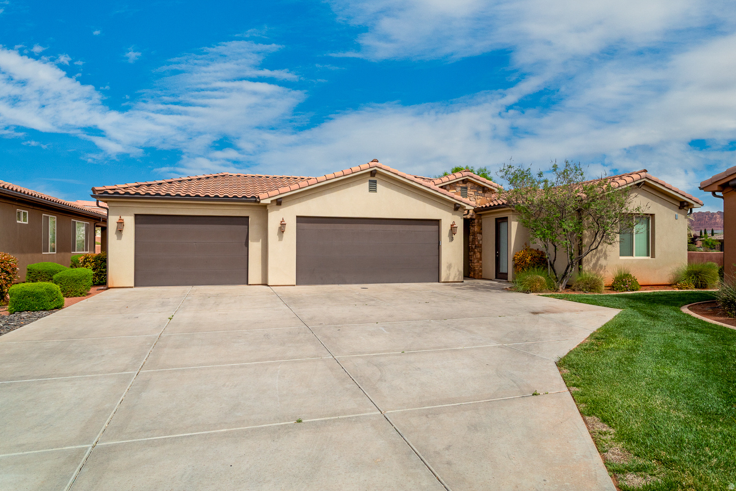 PARADISE VILLAGE - Residential