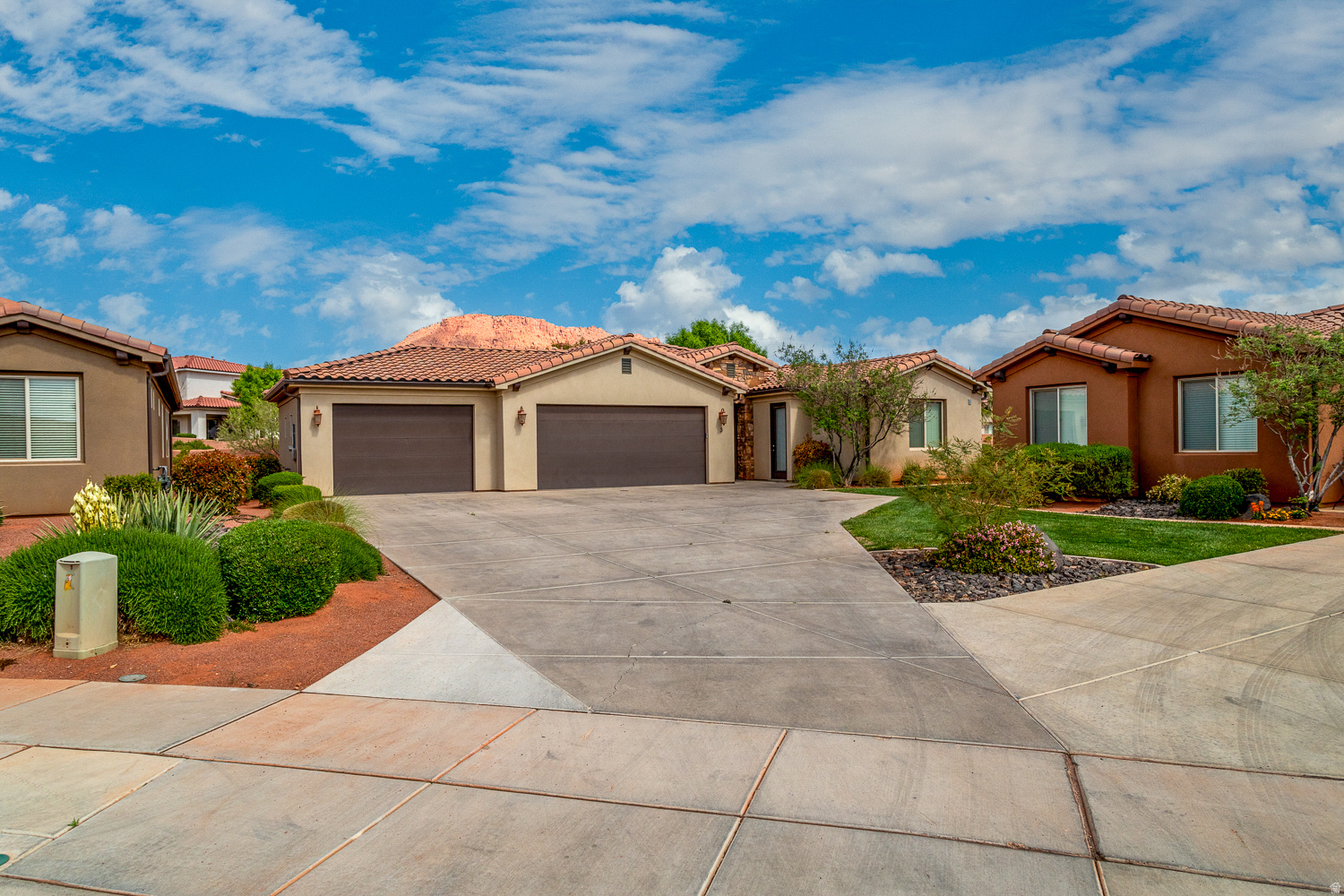 PARADISE VILLAGE - Residential