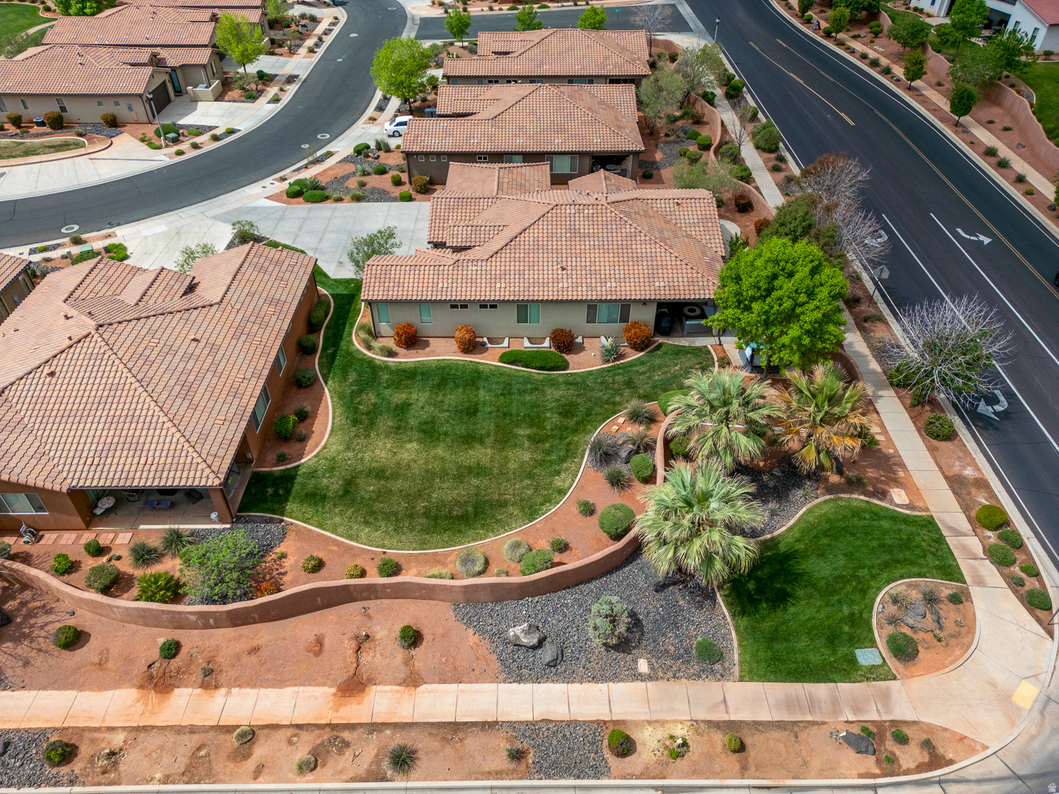 PARADISE VILLAGE - Residential