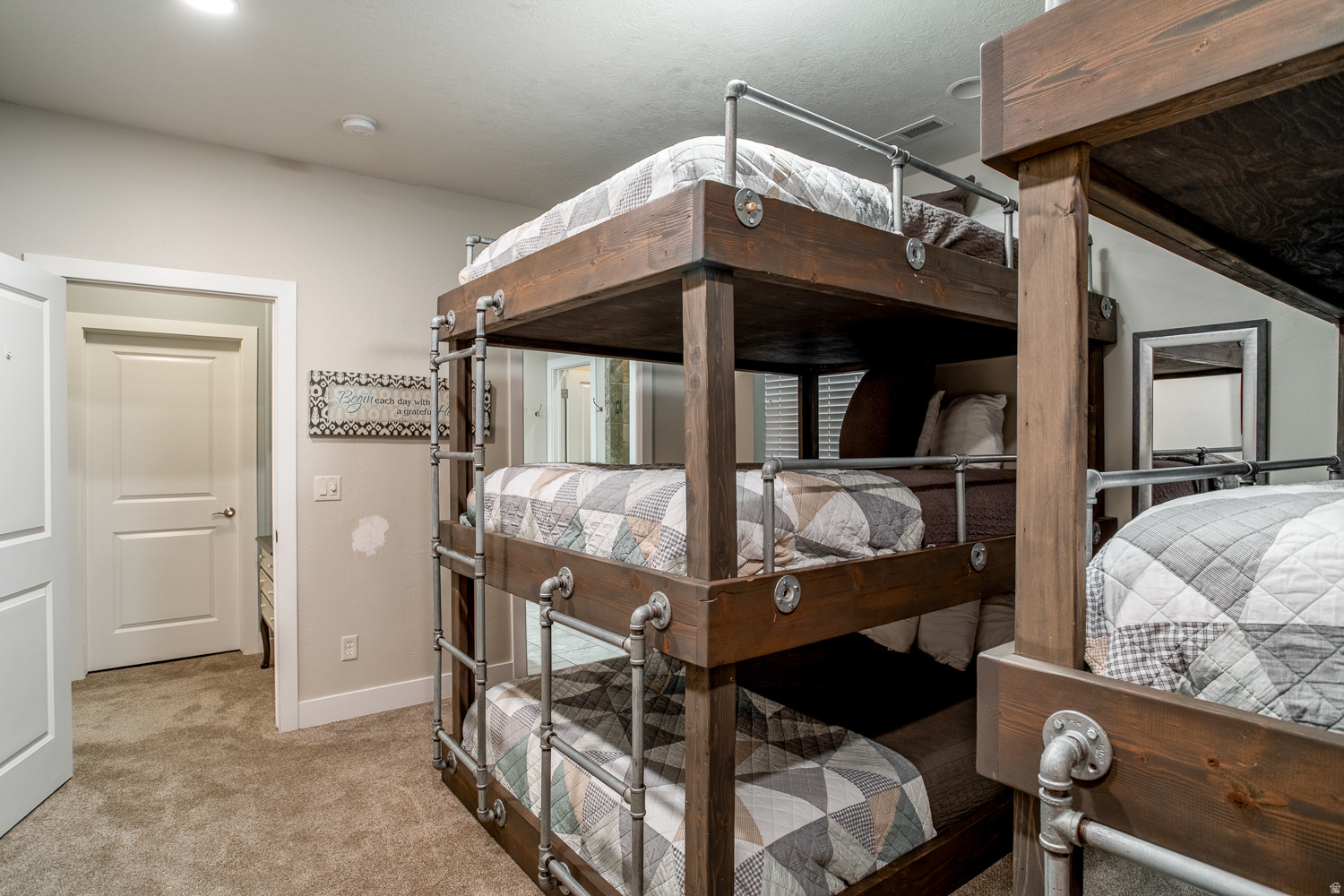 PARADISE VILLAGE - Residential