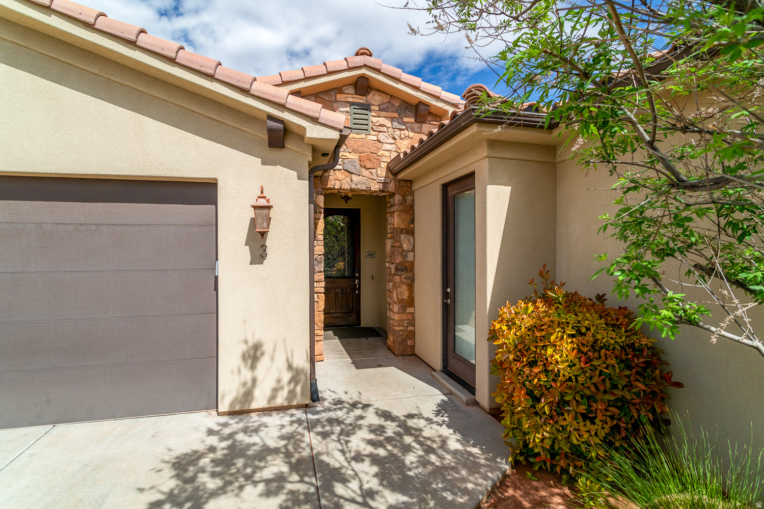 PARADISE VILLAGE - Residential