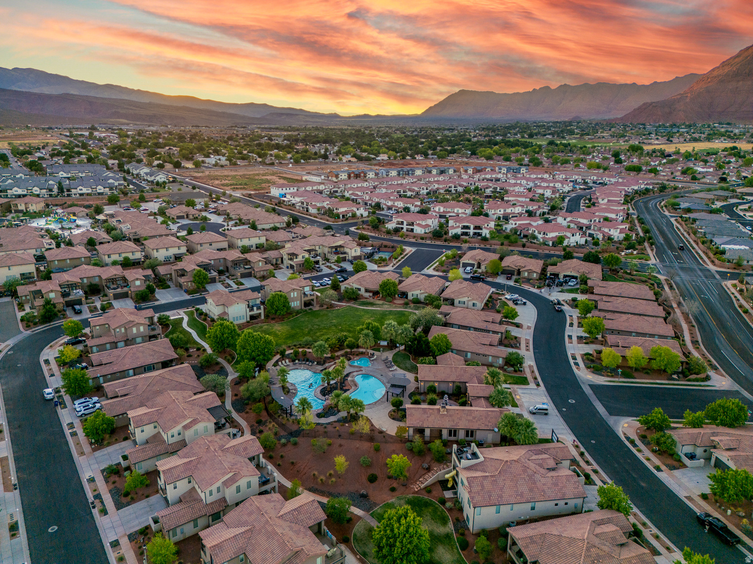PARADISE VILLAGE - Residential