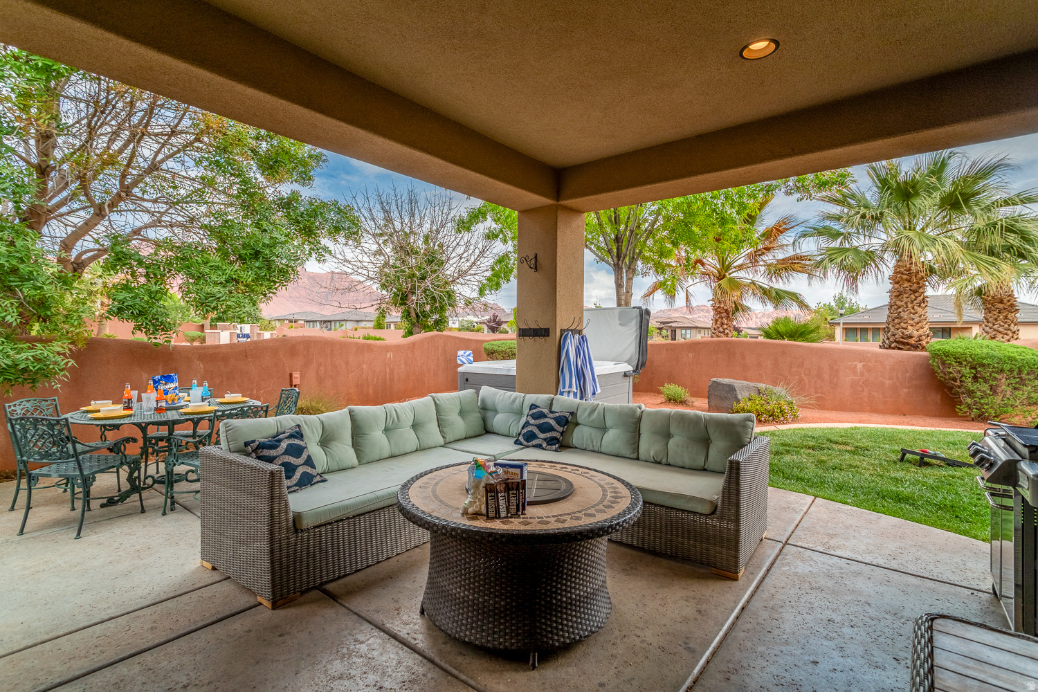 PARADISE VILLAGE - Residential
