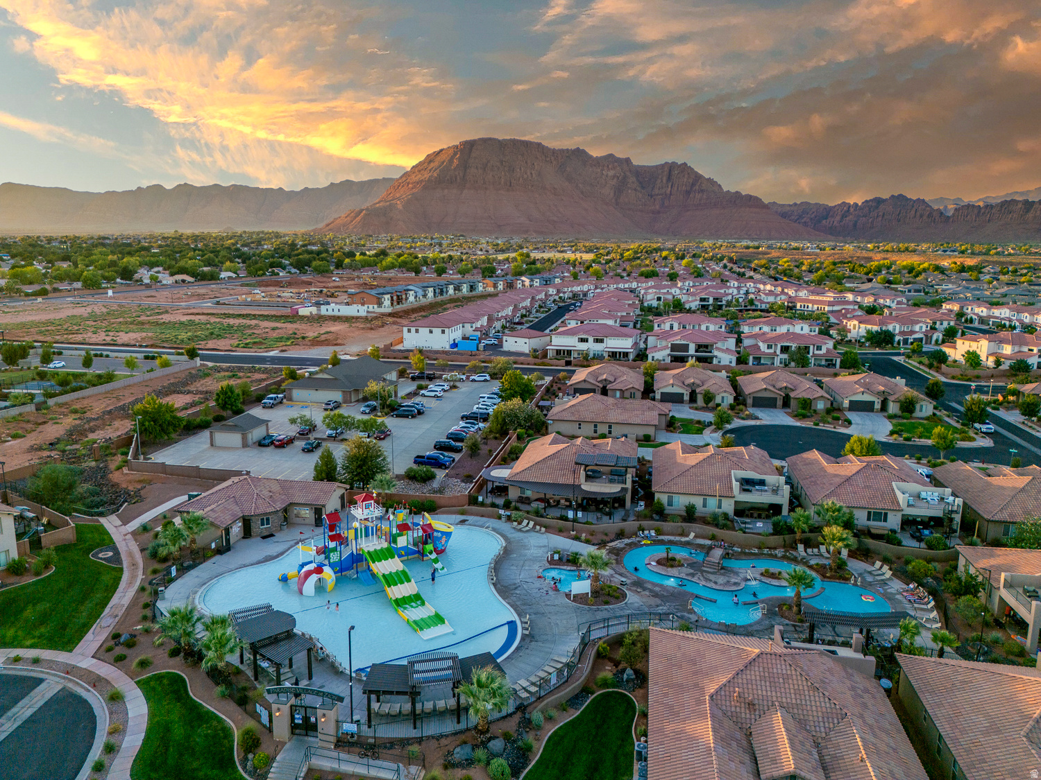 PARADISE VILLAGE - Residential