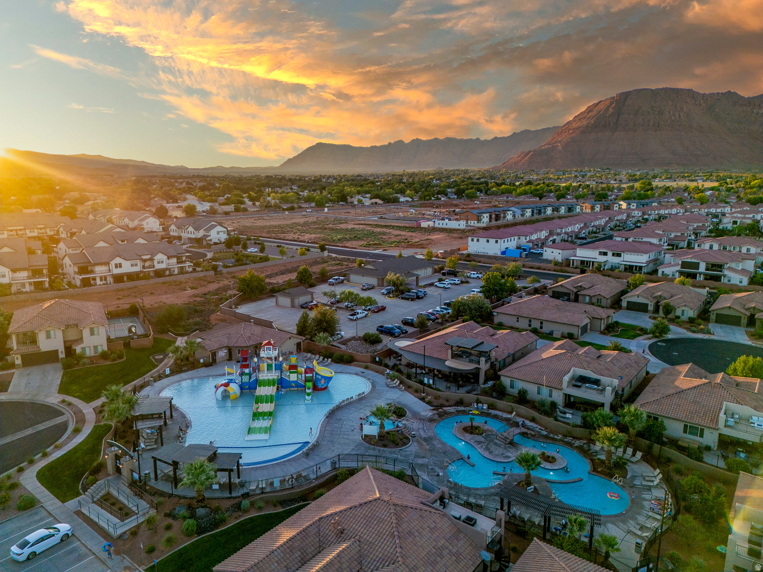 PARADISE VILLAGE - Residential