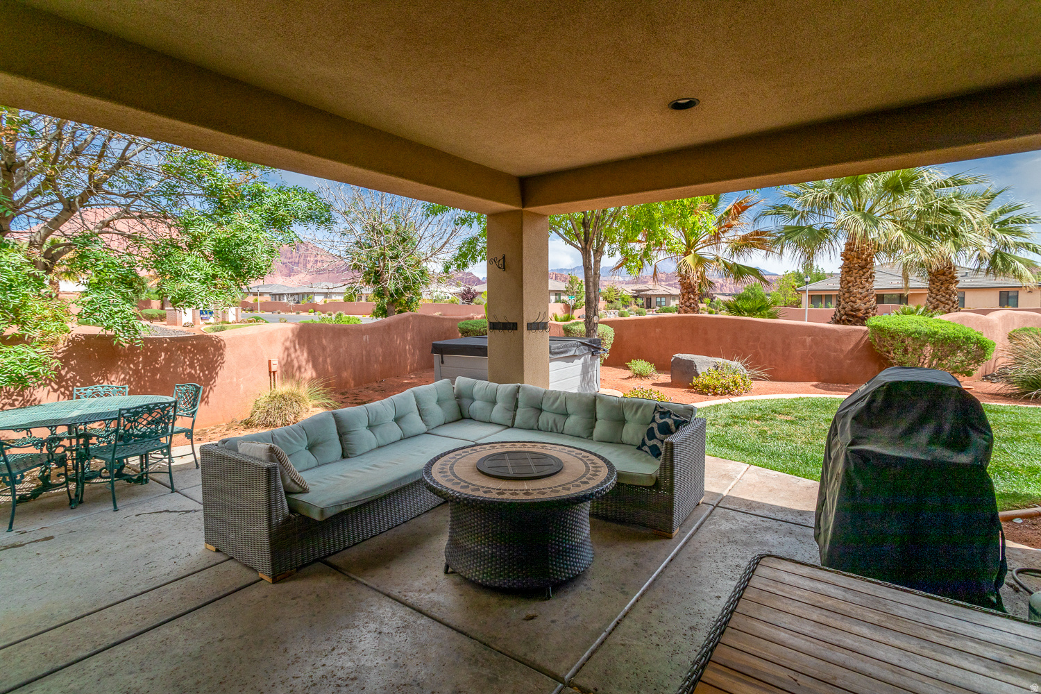 PARADISE VILLAGE - Residential