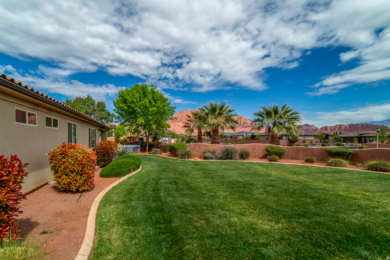 PARADISE VILLAGE - Residential