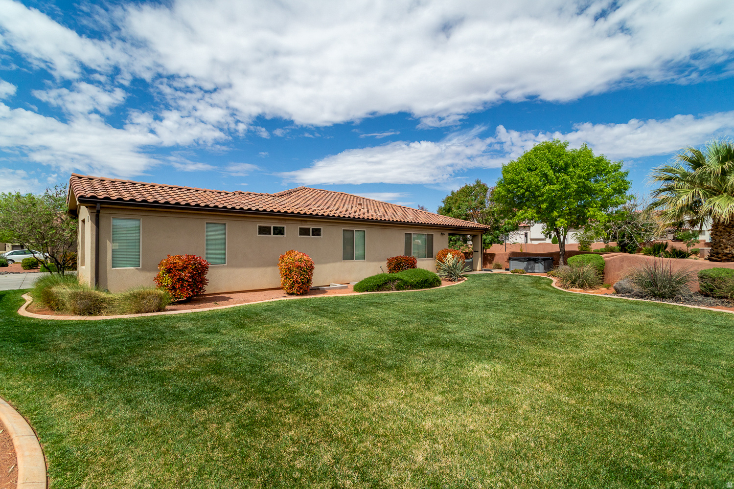 PARADISE VILLAGE - Residential