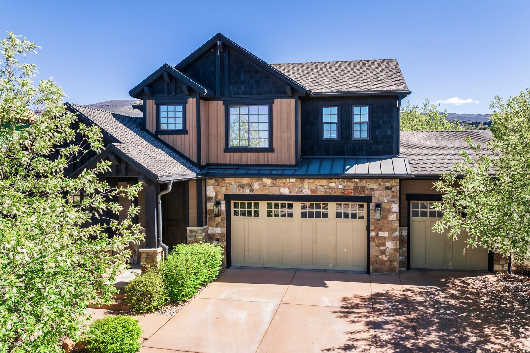 RED LEDGES - Residential