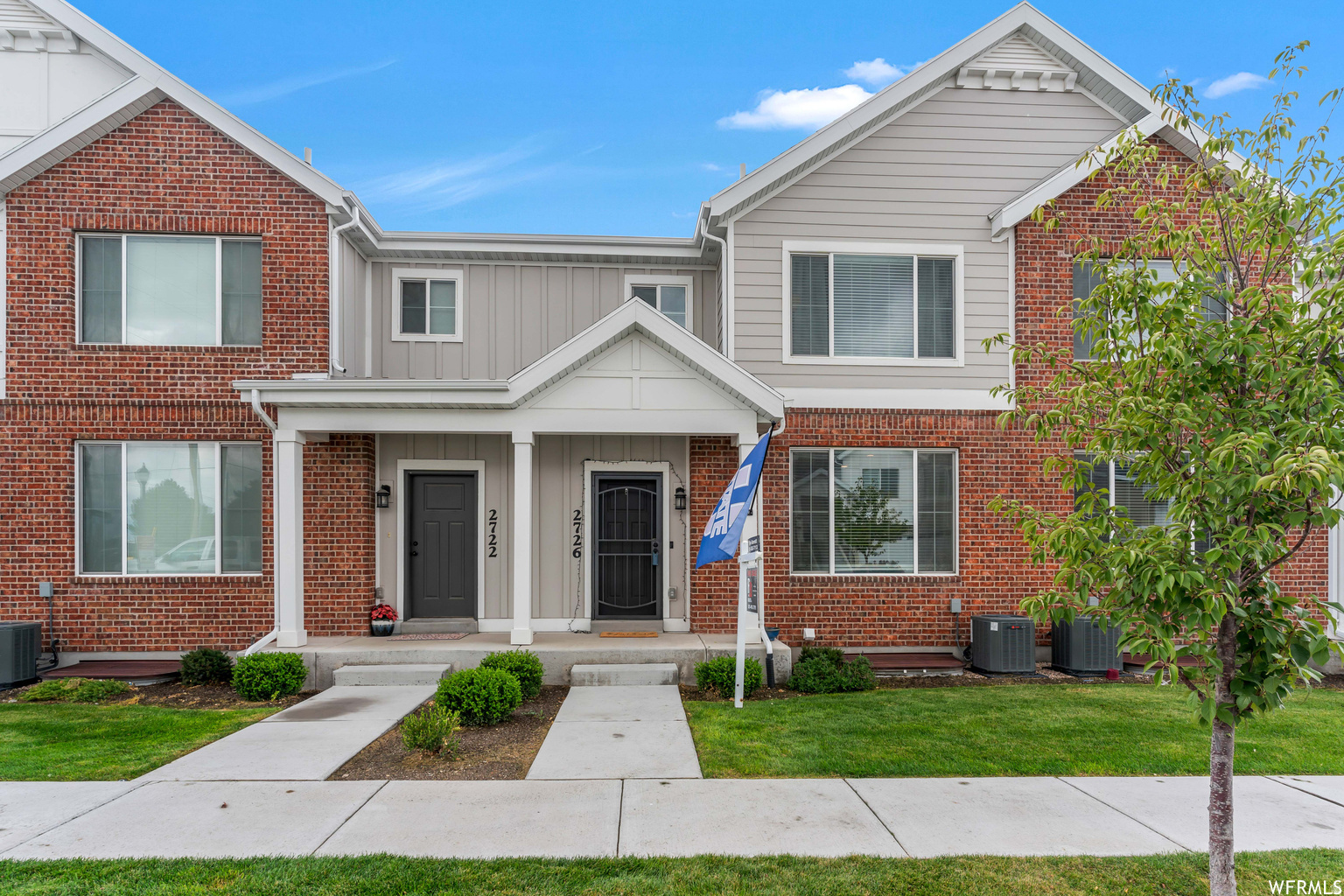 Beautiful townhome with 4 bedrooms and 3 1/2 bath. Excellent location to everything you need. Easy freeway access. This is a great well maintained home. Basement has been used as a 4th bedroom or family room. 100% finished basement with full Bath! * Square footage based off county records. Buyer to obtain independent measurement*  More pictures coming soon