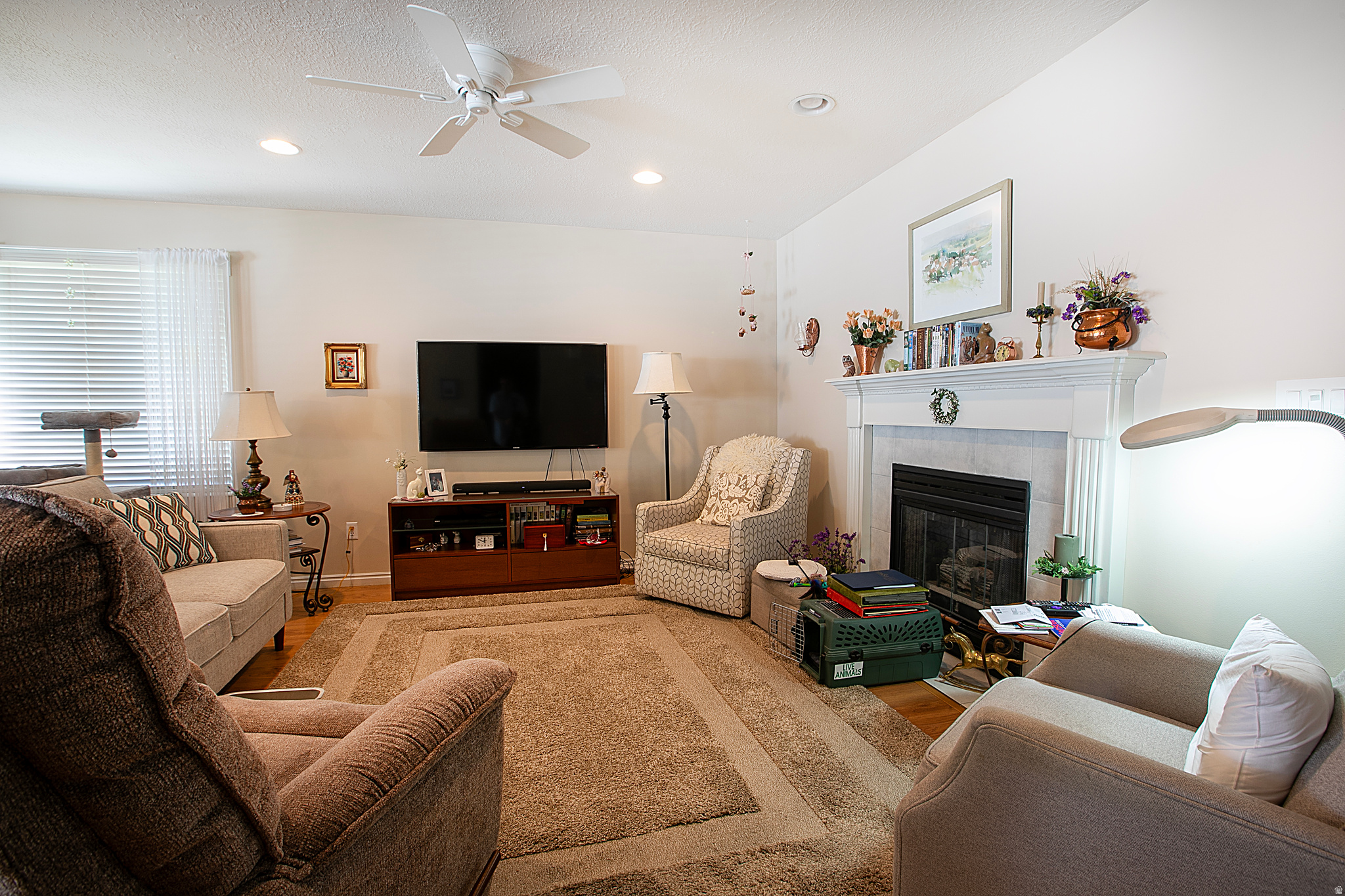 CHIMNEY HILLS - Residential