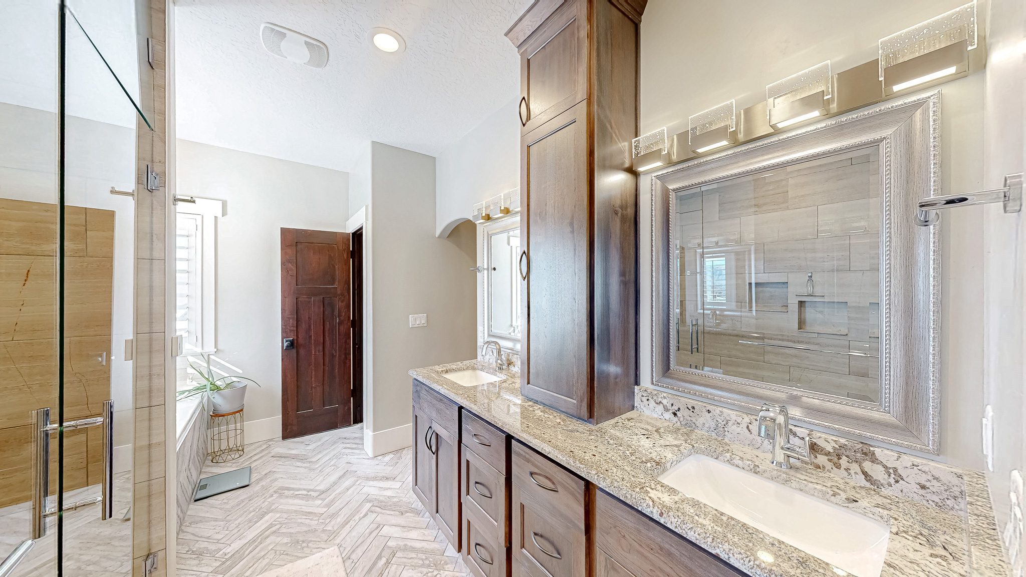 MOUNTAIN VIEW - Residential