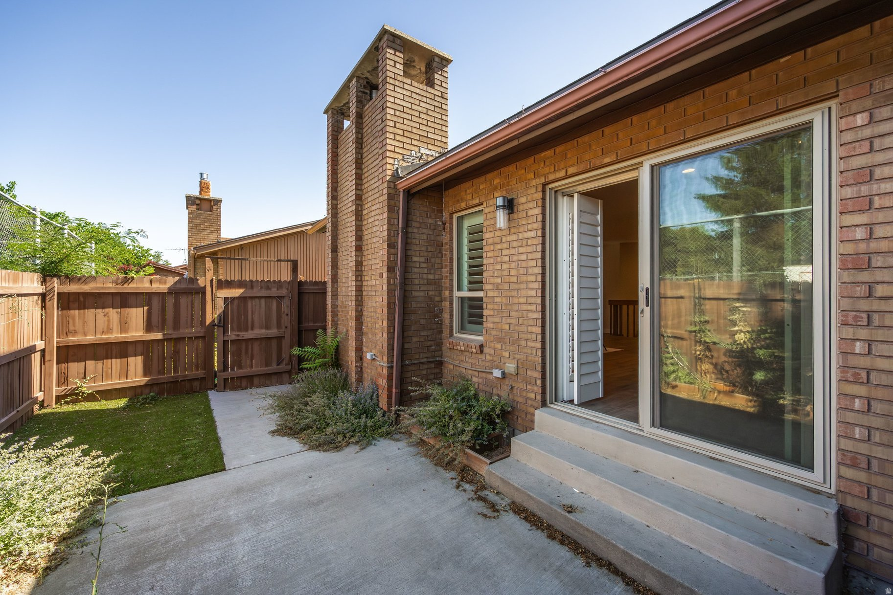 CAPSTONE - Residential