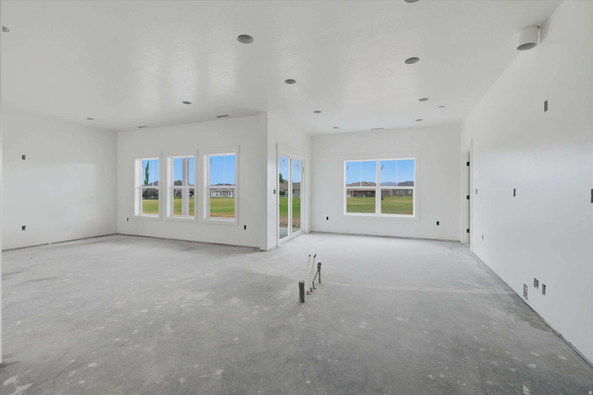 COUNTRY CLUB ESTATES - Residential