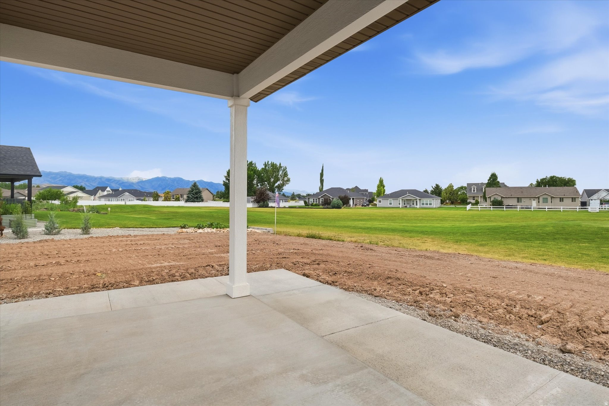 COUNTRY CLUB ESTATES - Residential