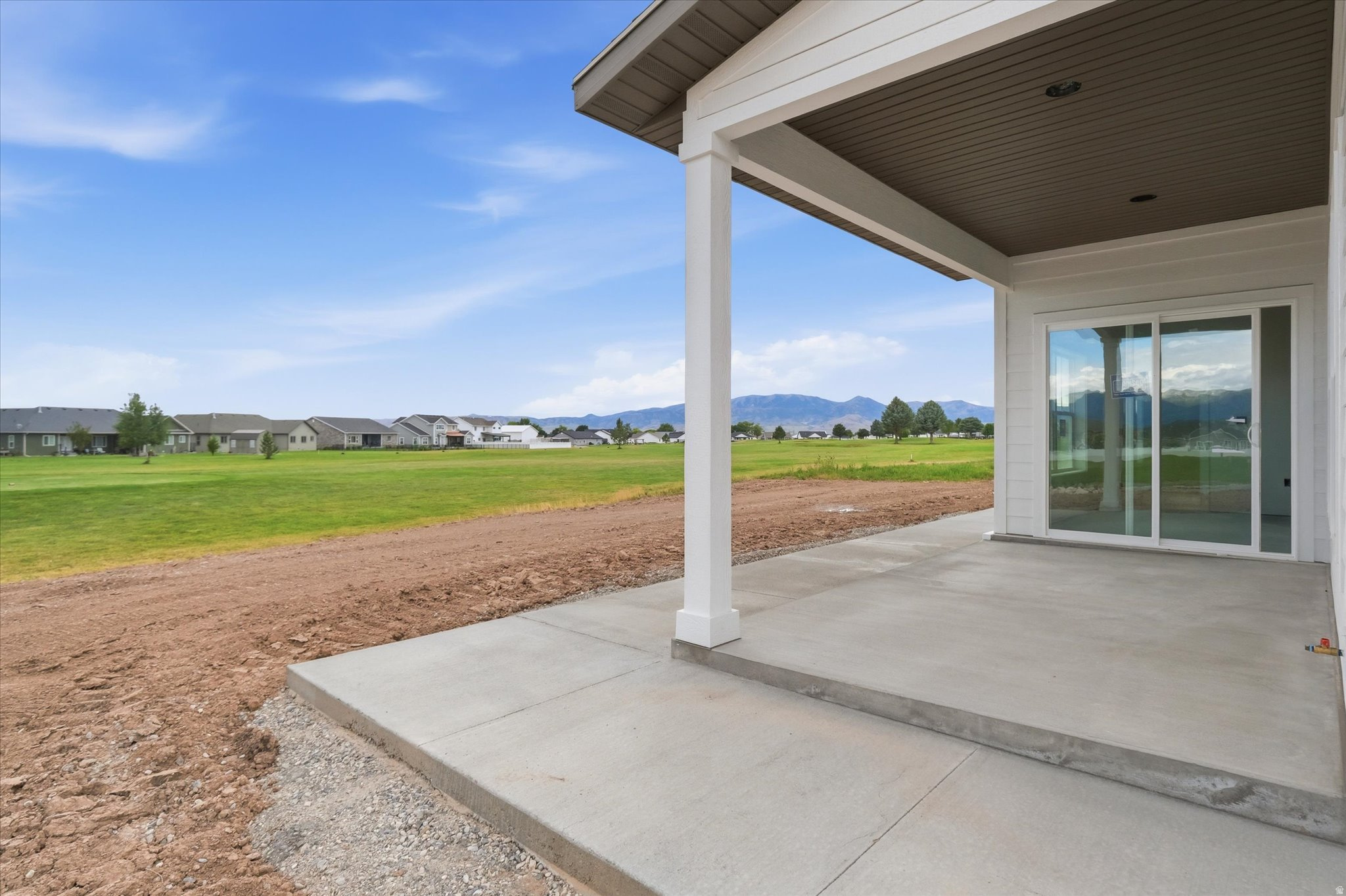 COUNTRY CLUB ESTATES - Residential