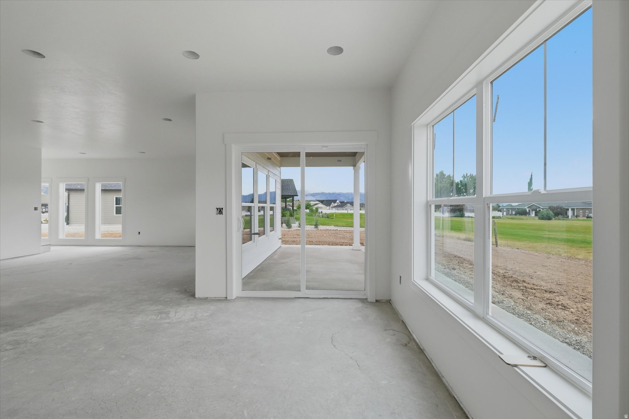 COUNTRY CLUB ESTATES - Residential