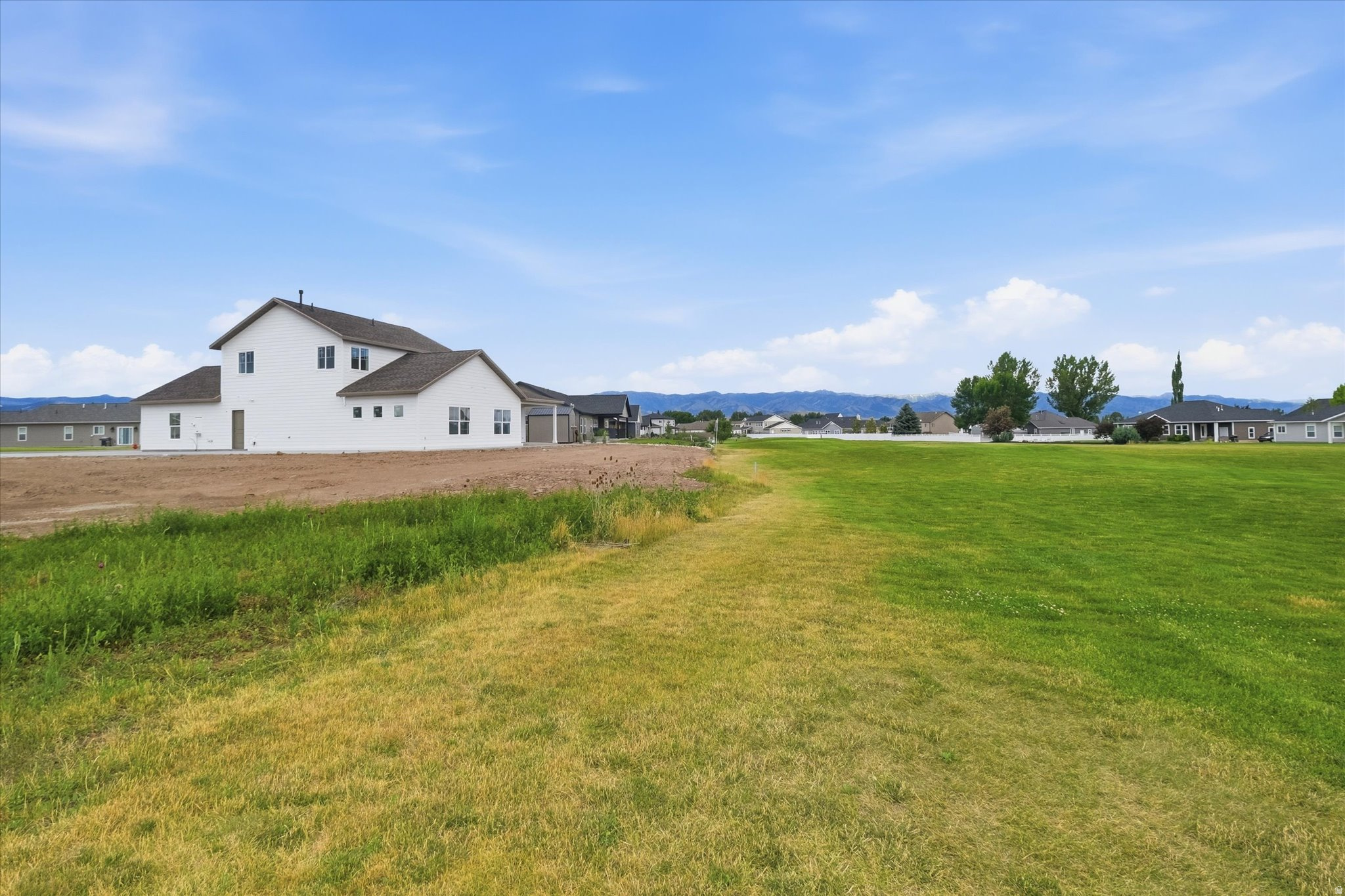 COUNTRY CLUB ESTATES - Residential