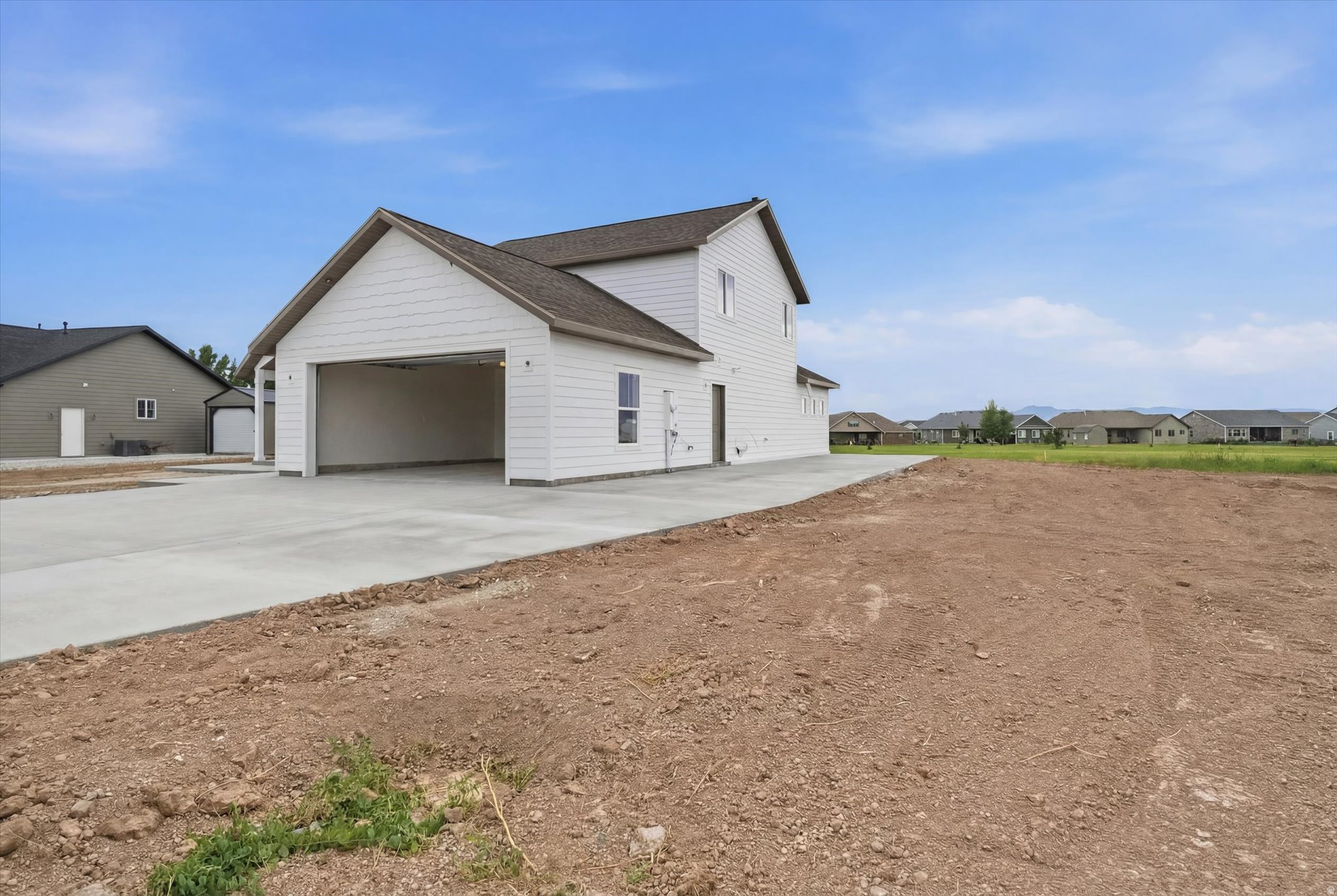 COUNTRY CLUB ESTATES - Residential