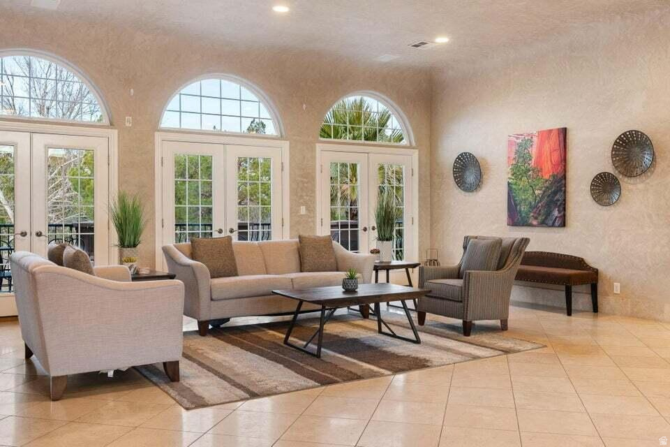 BRIDGEWATER TOWNHOMES AT SUNBROOK - Residential