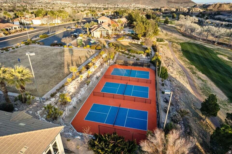BRIDGEWATER TOWNHOMES AT SUNBROOK - Residential
