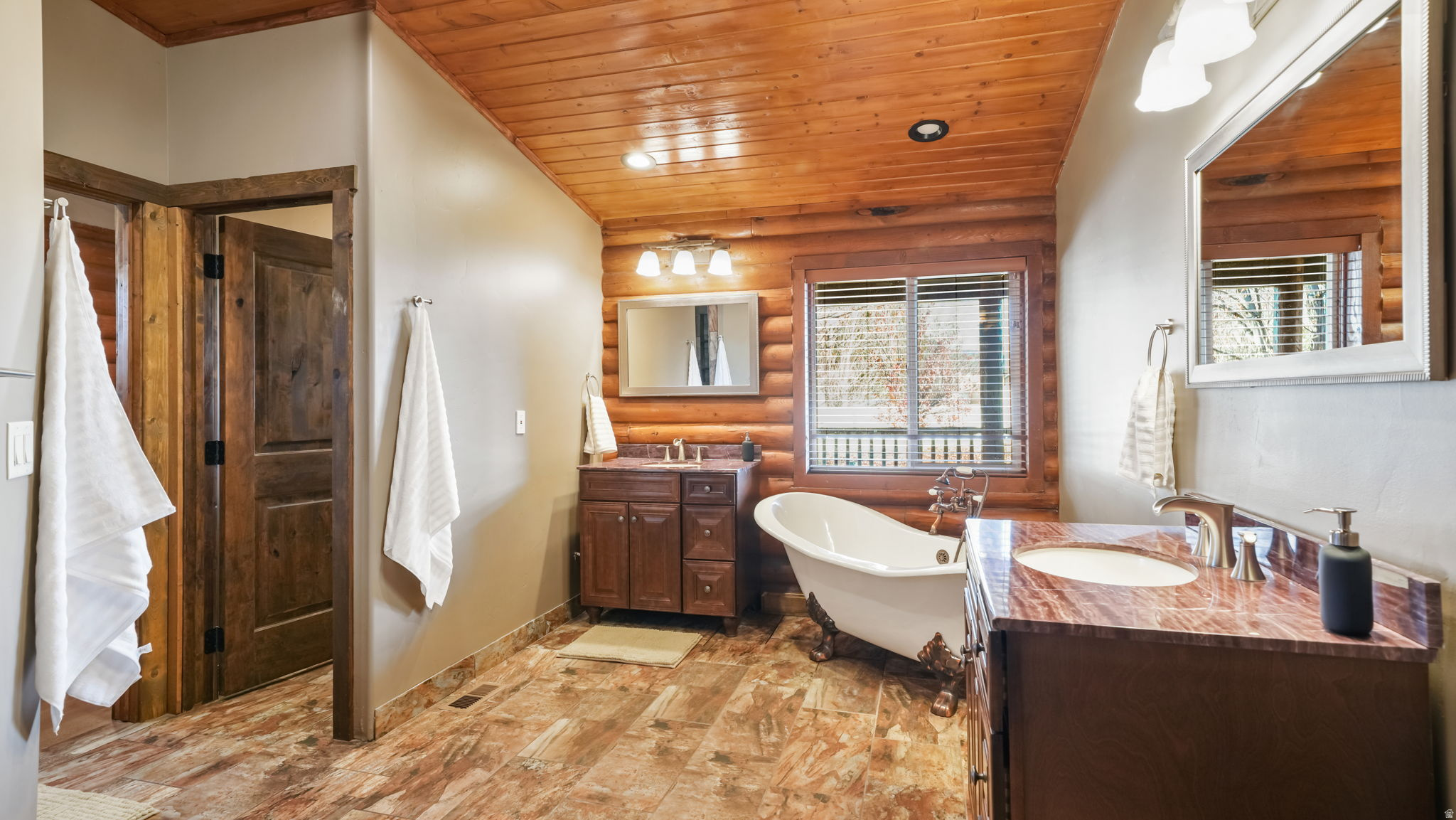 MOUNTAIN VIEW ESTATES - Residential
