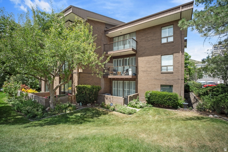 OAKWOOD GARDENS - Residential