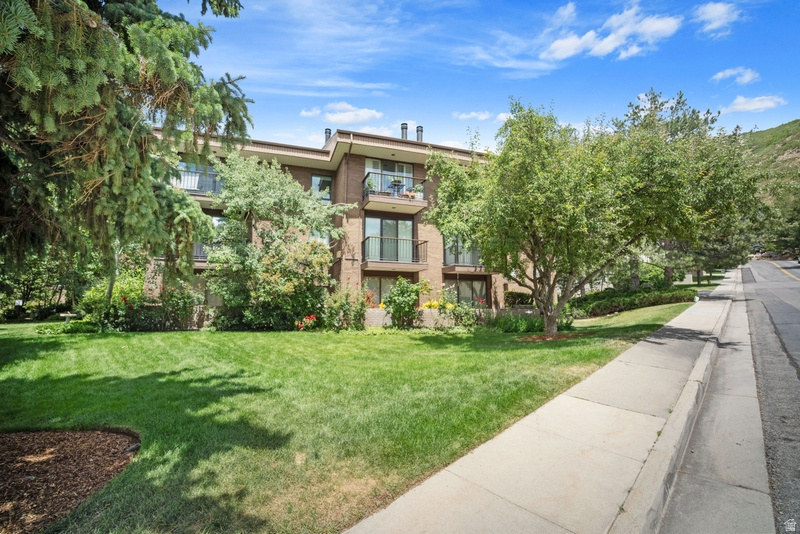 OAKWOOD GARDENS - Residential
