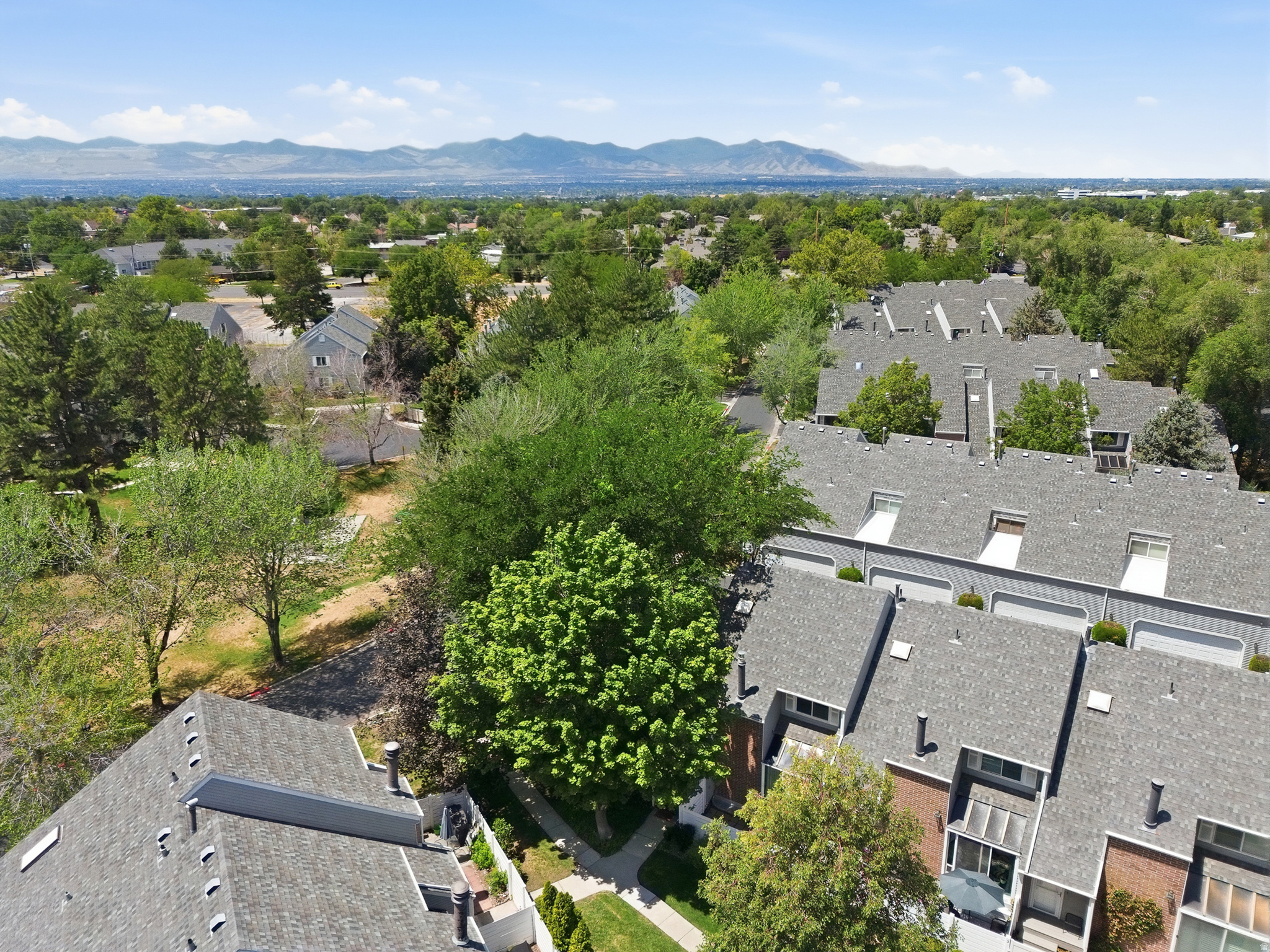 ESSEX COURT CONDOS - Residential