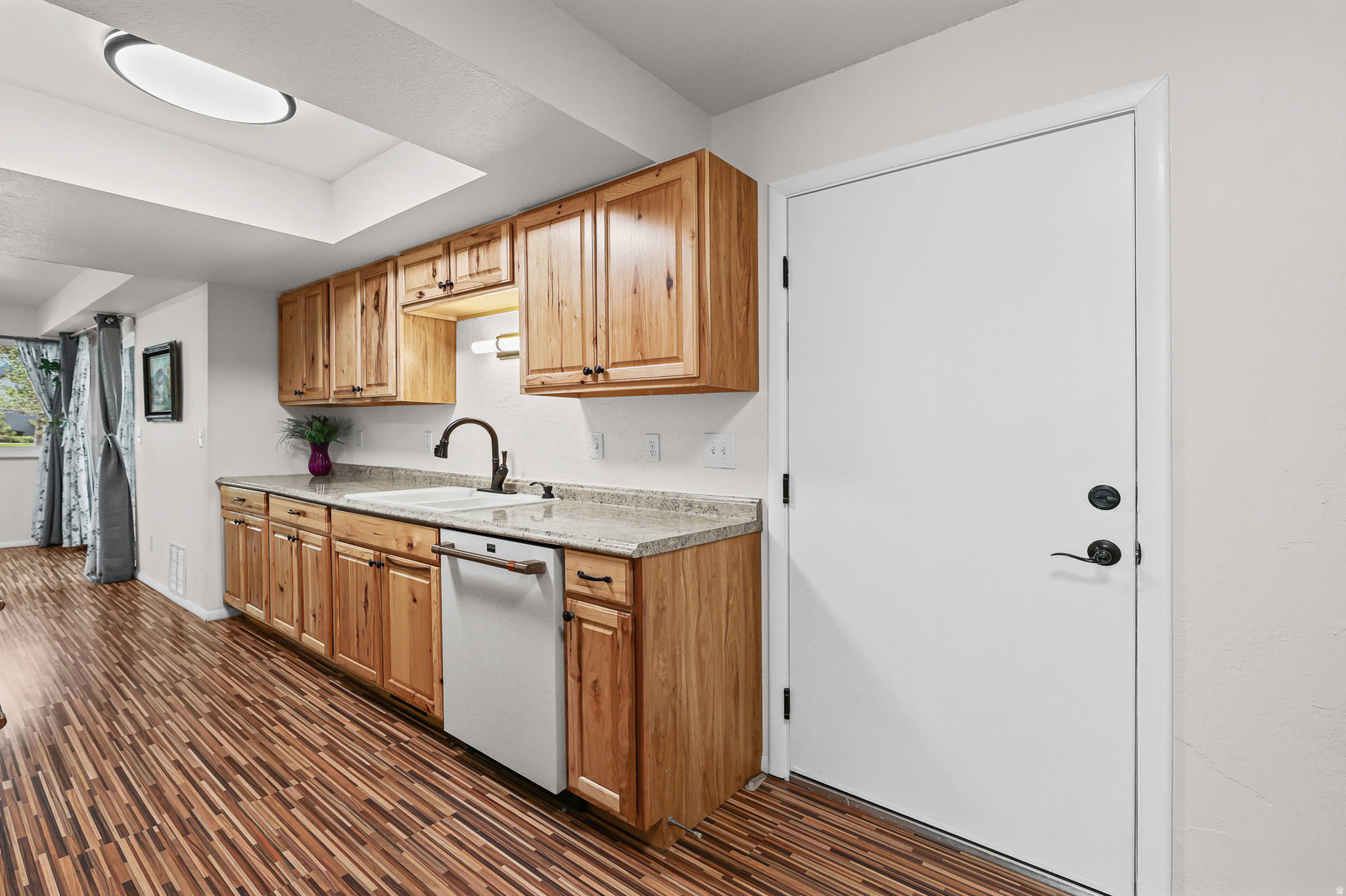ESSEX COURT CONDOS - Residential