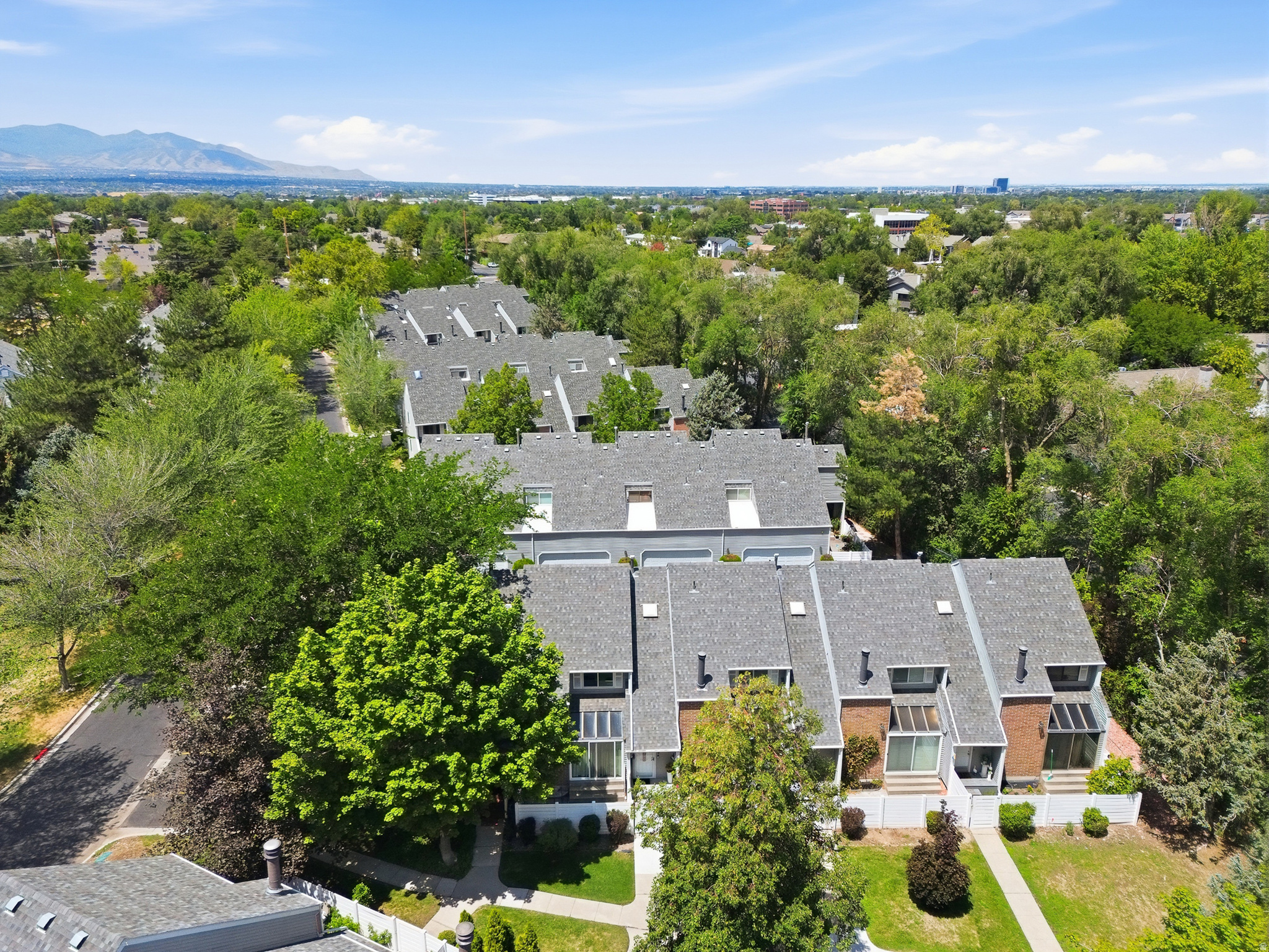 ESSEX COURT CONDOS - Residential
