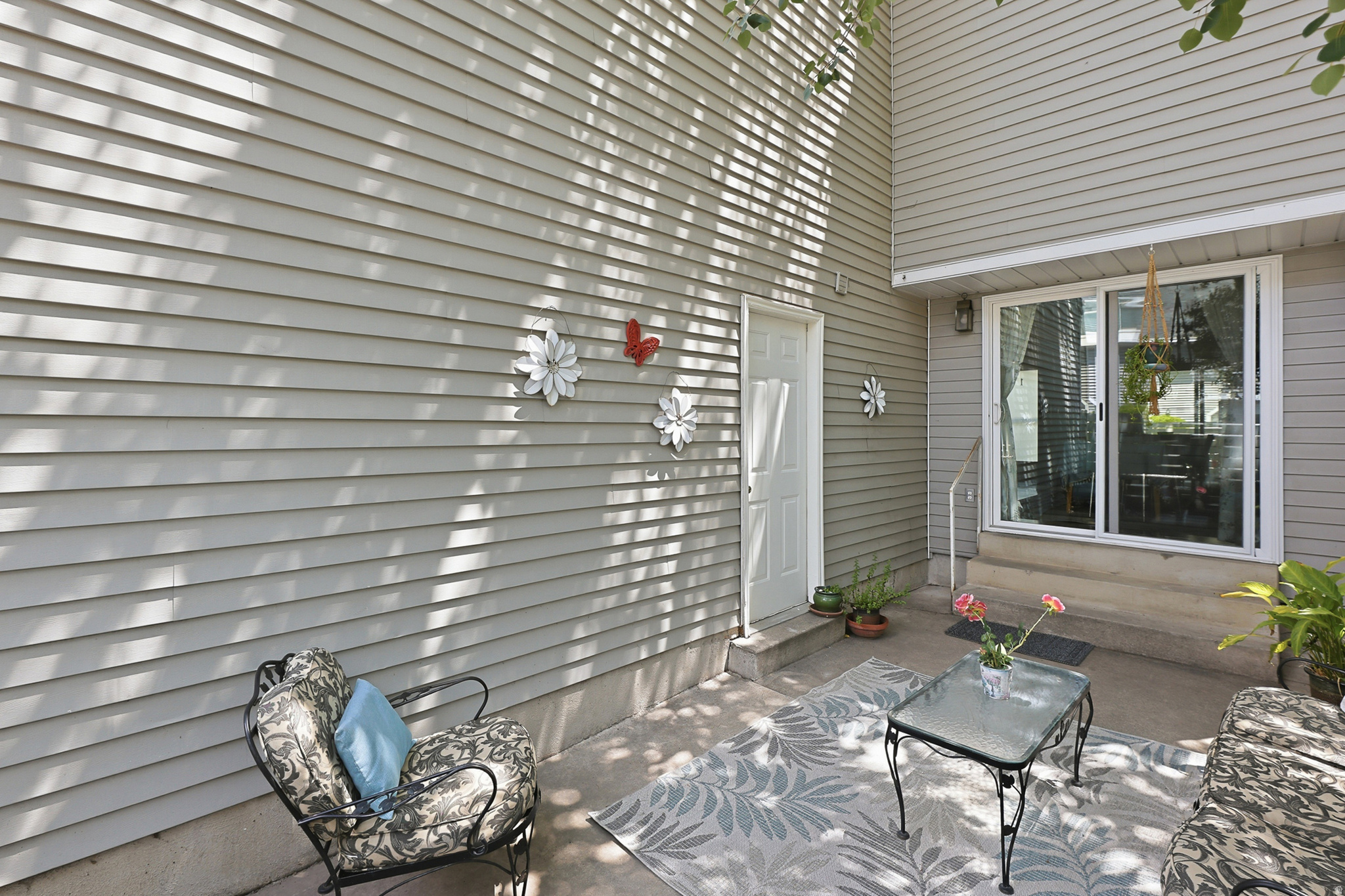 ESSEX COURT CONDOS - Residential