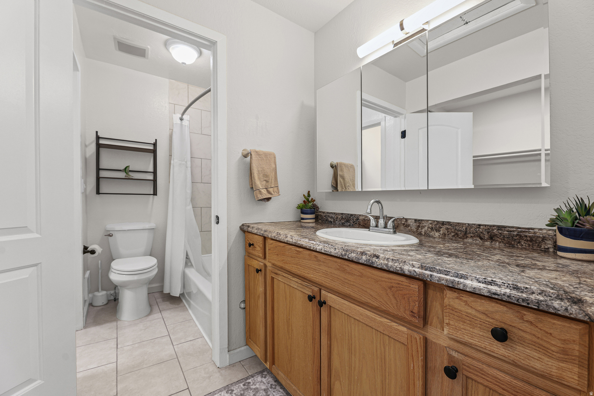 ESSEX COURT CONDOS - Residential