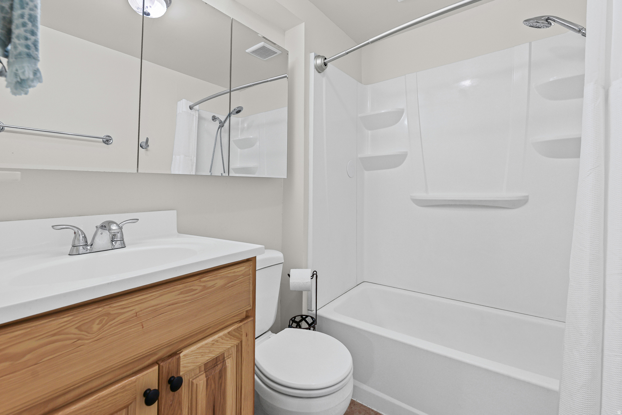 ESSEX COURT CONDOS - Residential