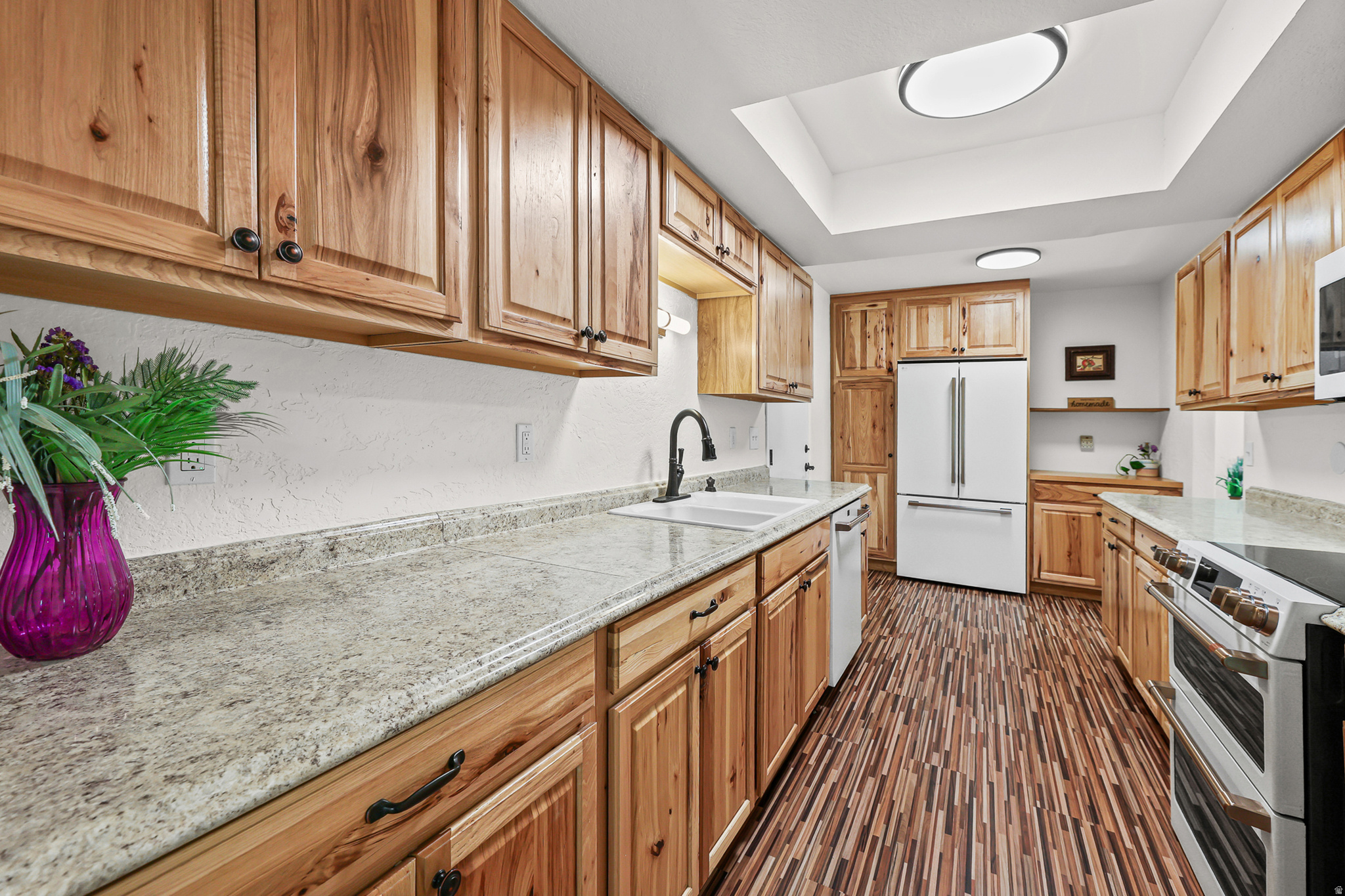 ESSEX COURT CONDOS - Residential