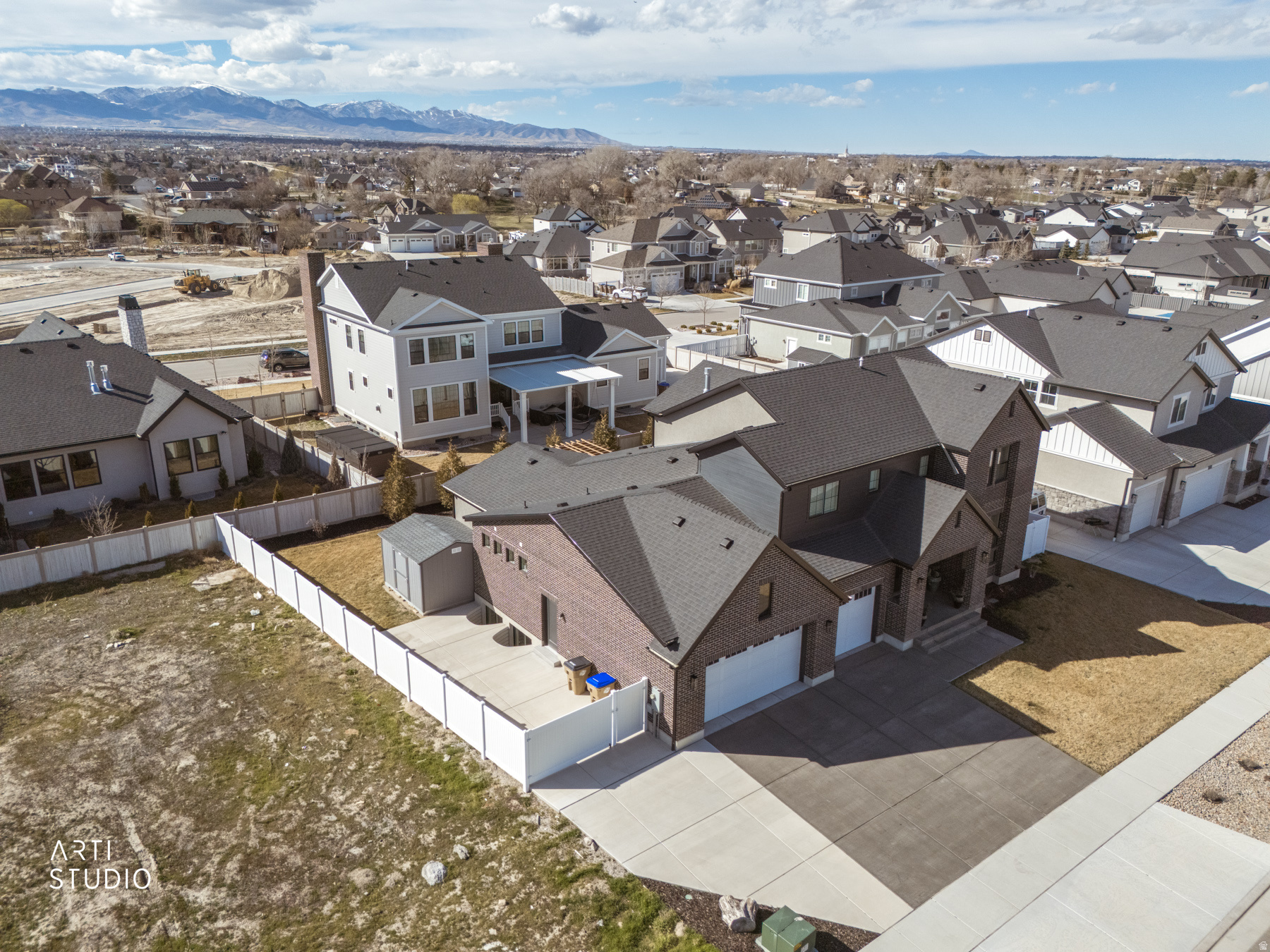 WILLOW CREEK - Residential
