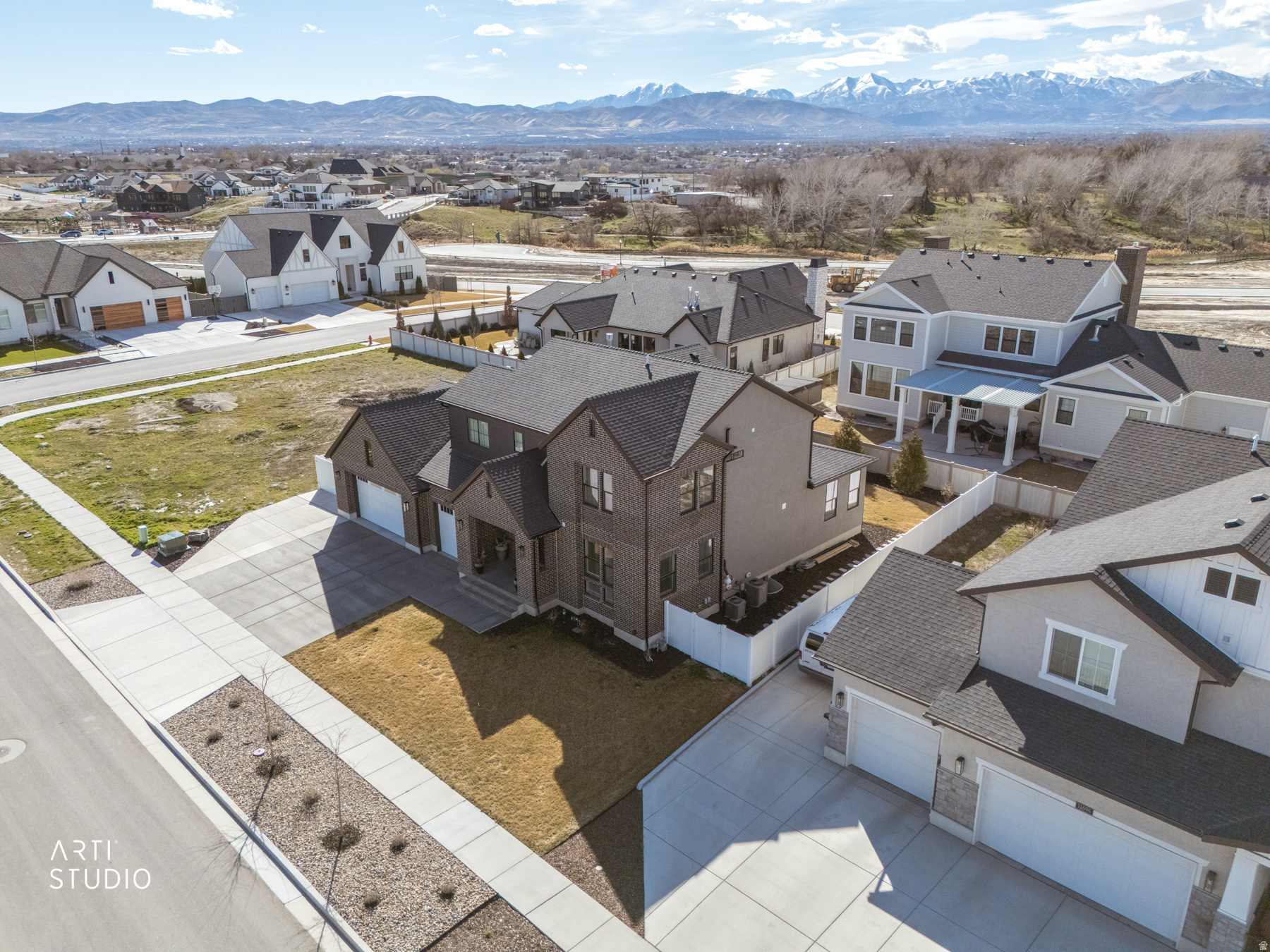 WILLOW CREEK - Residential