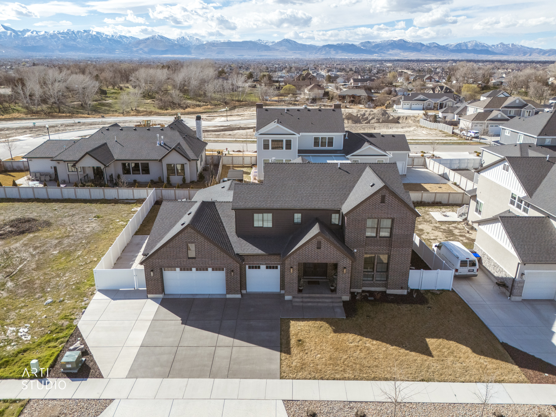 WILLOW CREEK - Residential