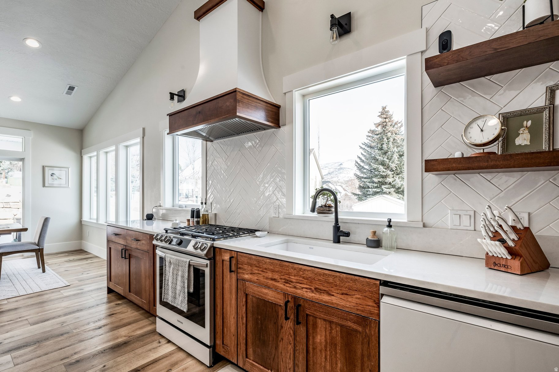 VALLEY HILLS ESTATES - Residential