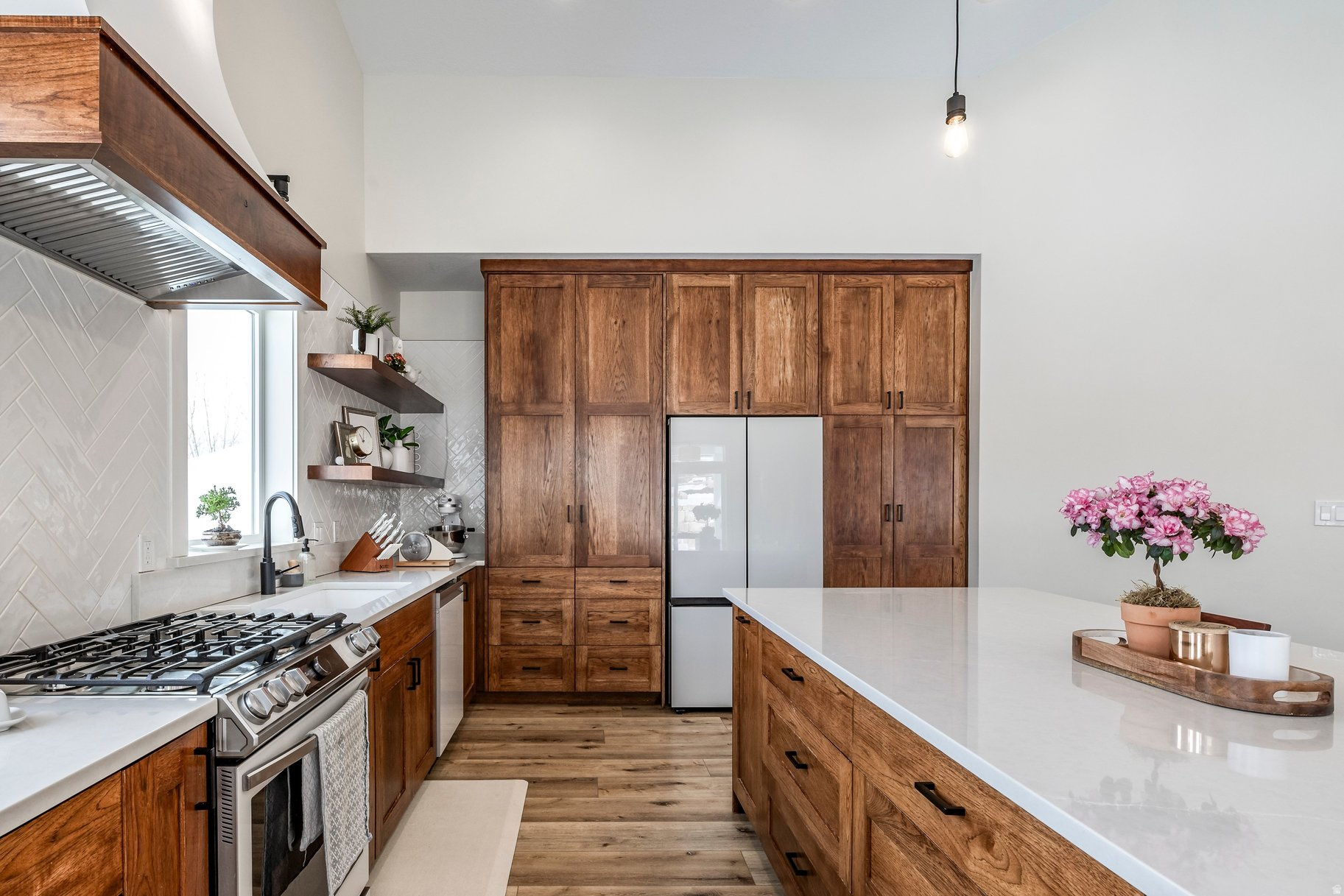 VALLEY HILLS ESTATES - Residential