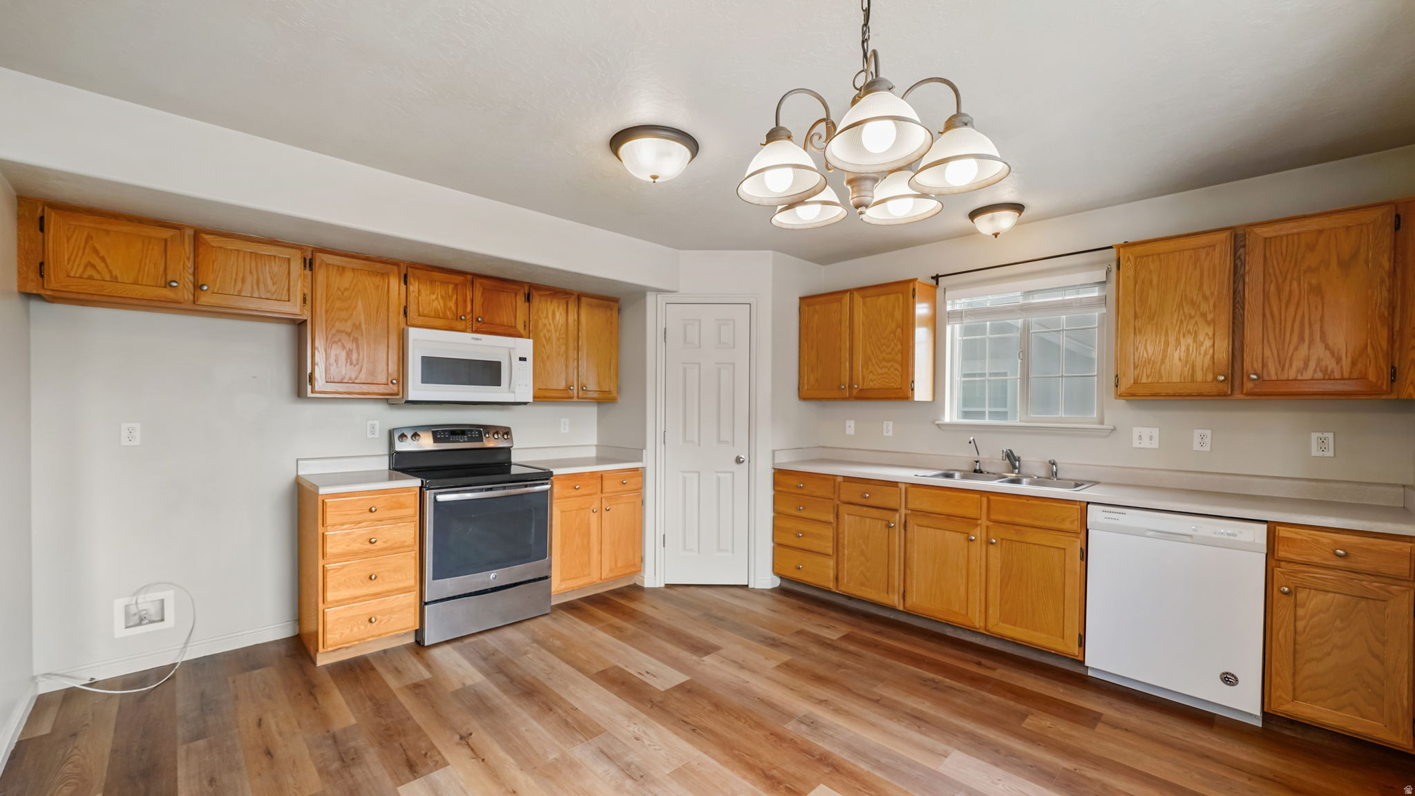 TOWNHOMES AT CAMELOT VILLAGE - Residential
