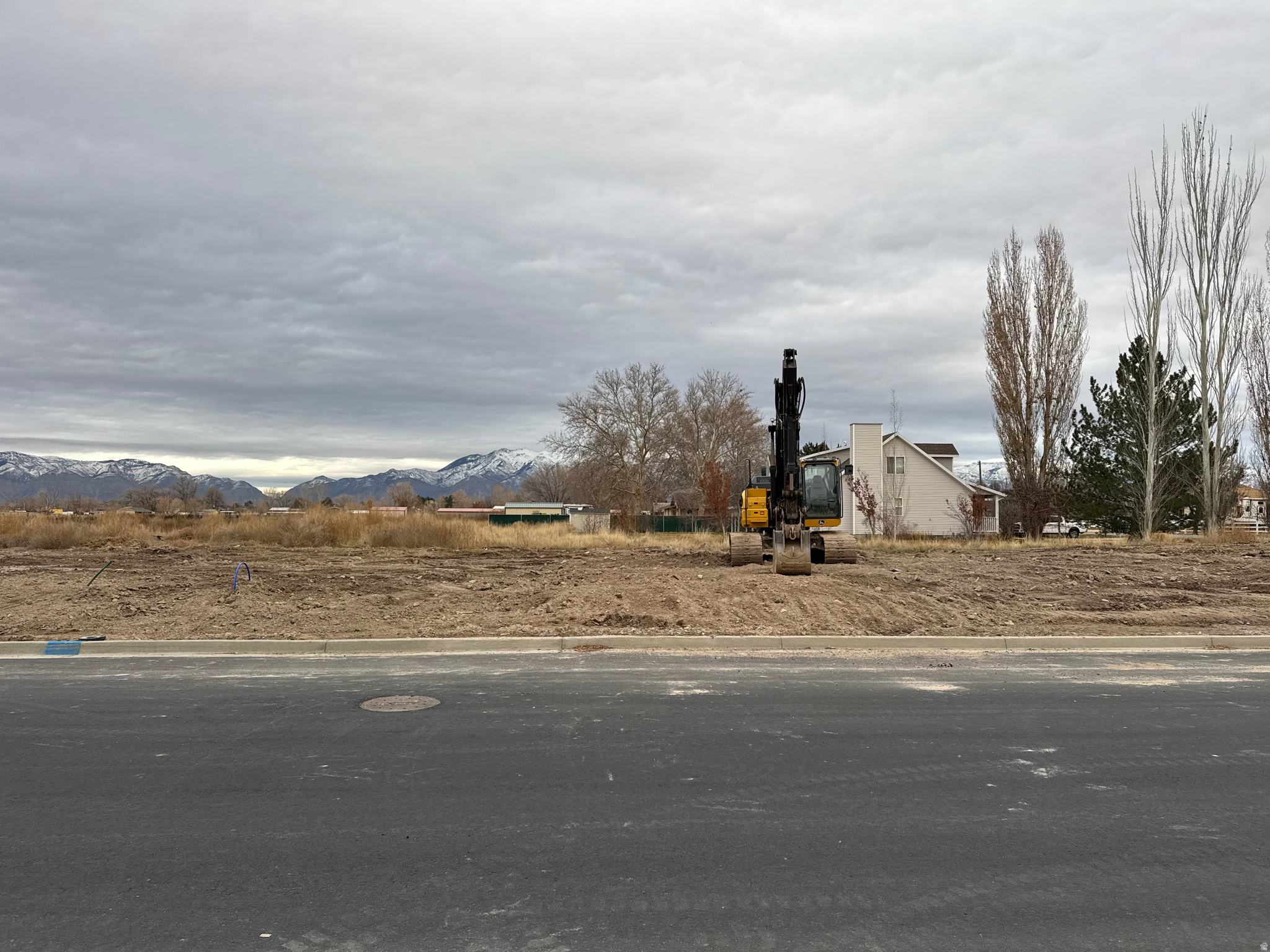 Fantastic larger lots in Hooper! Half acre or larger. Bring your own builder. Reach out for availability. Plat maps attached as a document to the listing. Horses allowed