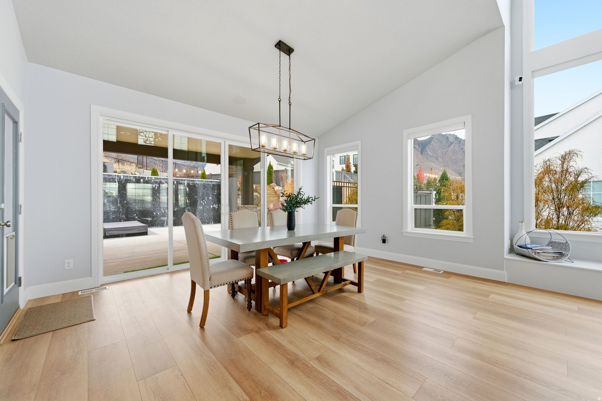 NORTH POINT VIEW - Residential