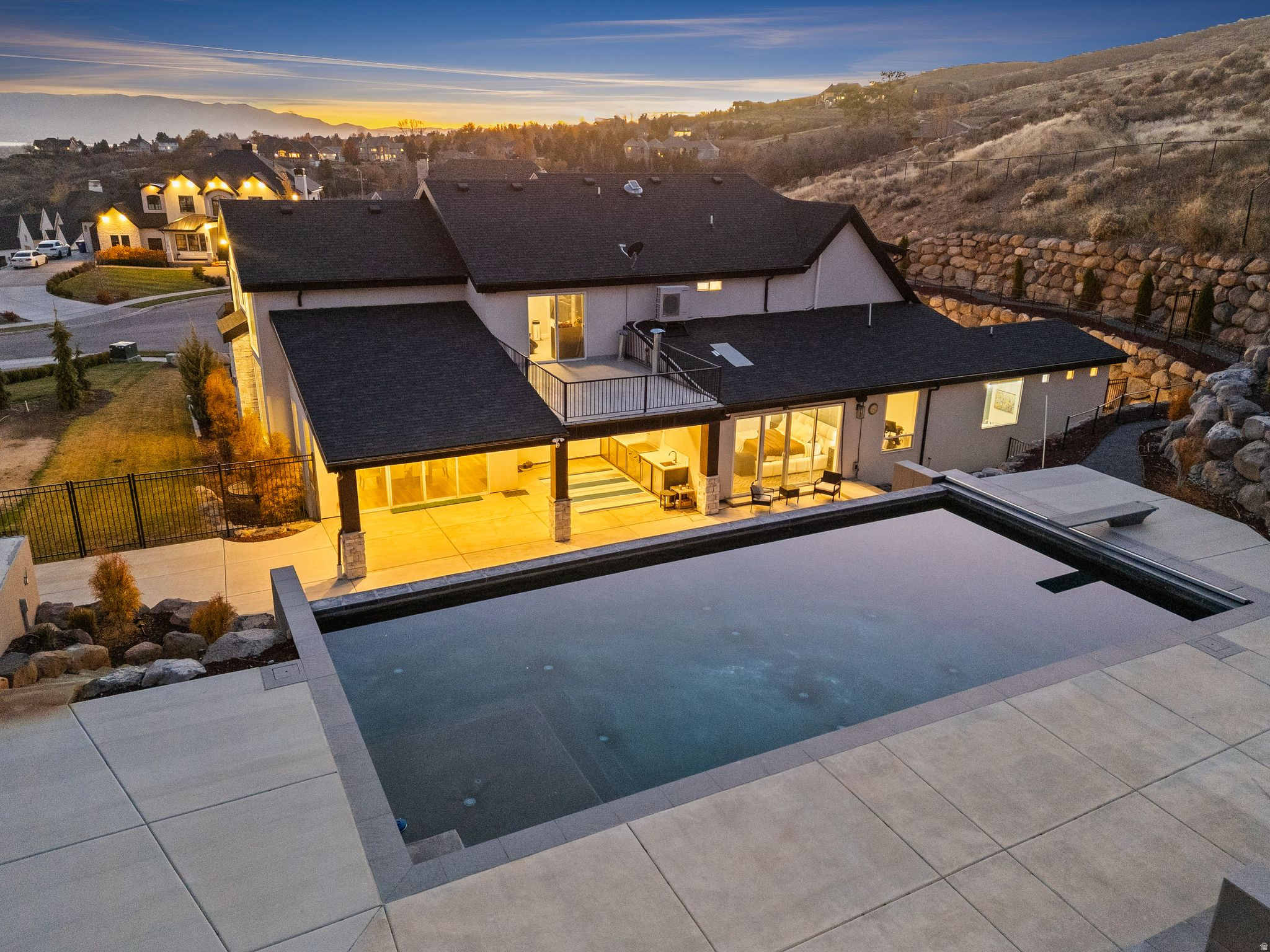 NORTH POINT VIEW - Residential