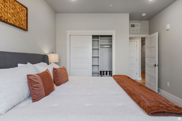 MAYFLOWER LAKESIDE - Residential