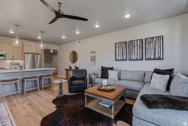 MAYFLOWER LAKESIDE - Residential