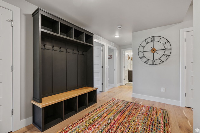 MAYFLOWER LAKESIDE - Residential