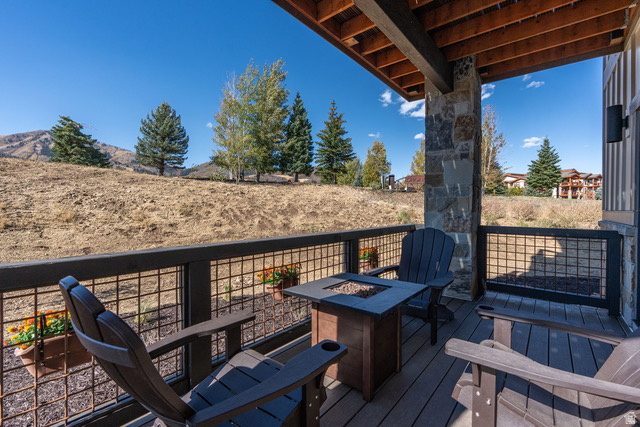 MAYFLOWER LAKESIDE - Residential